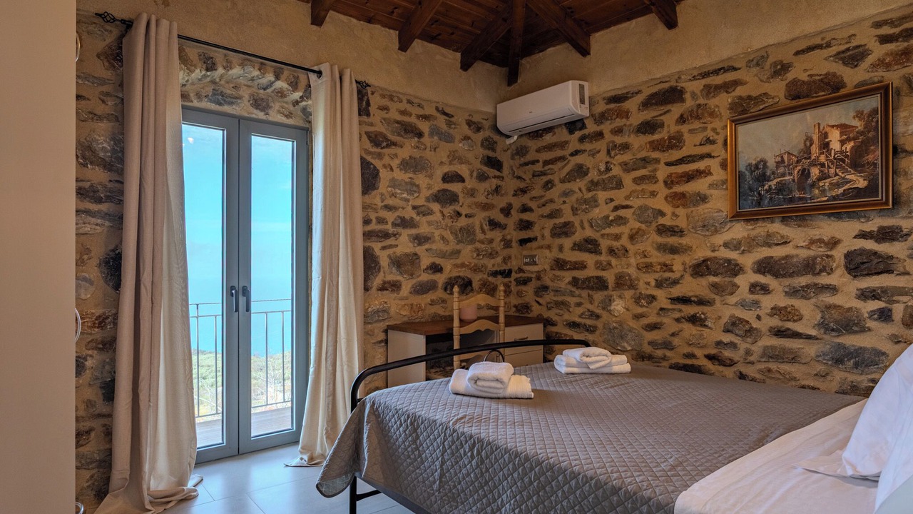 Photo of Bedroom in Thalames