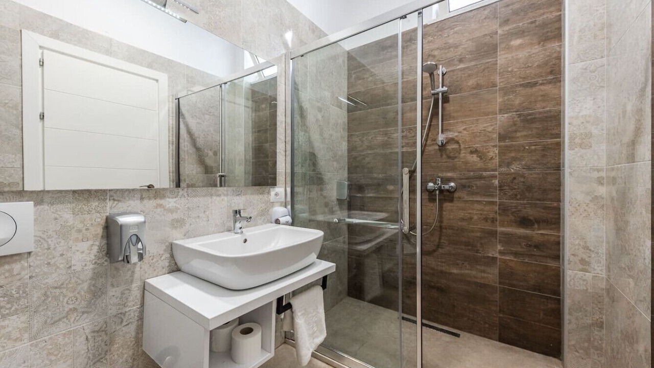 Photo of Bathroom in Qerek