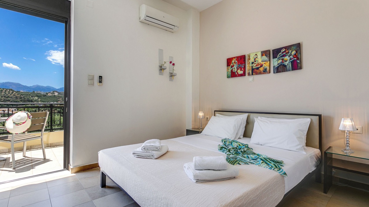 Photo of Bedroom in Kato Stalos