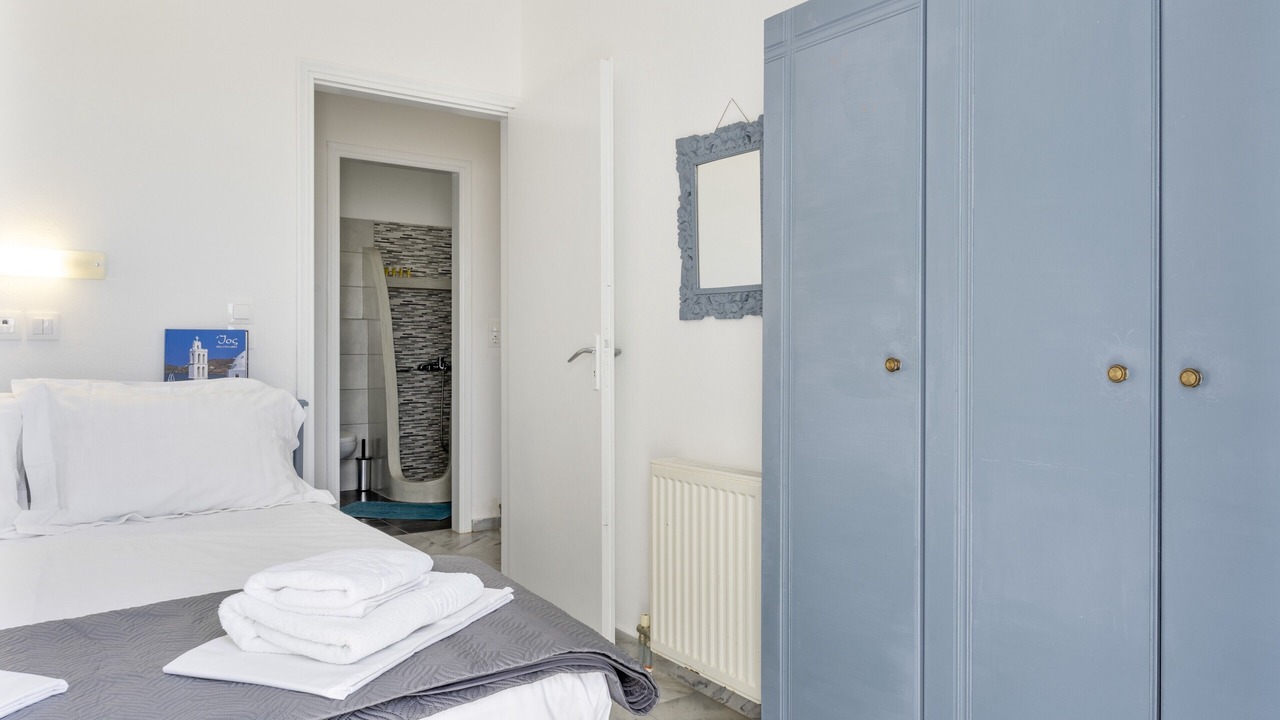Photo of Bedroom in Ios Town