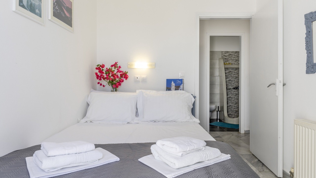 Photo of Bedroom in Ios Town