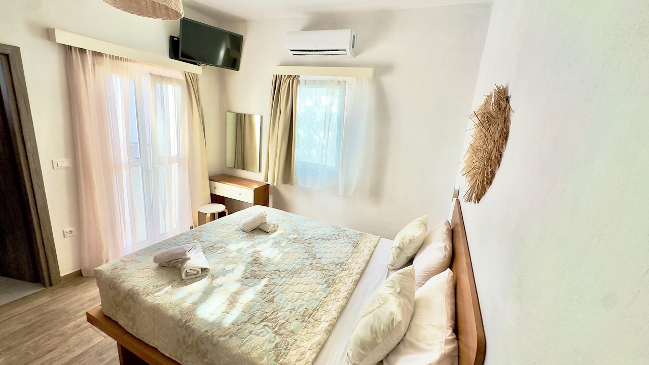 Photo of Bedroom in Ornos