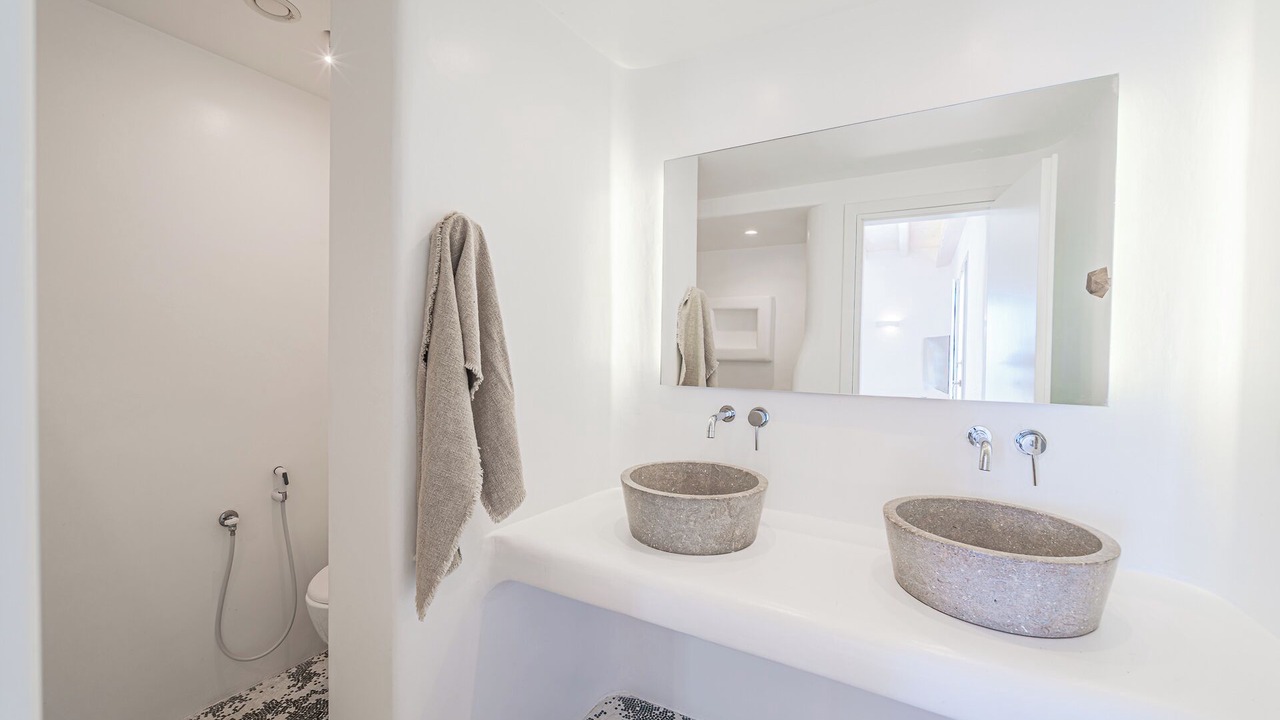 Photo of Bathroom in Faros Armenistis