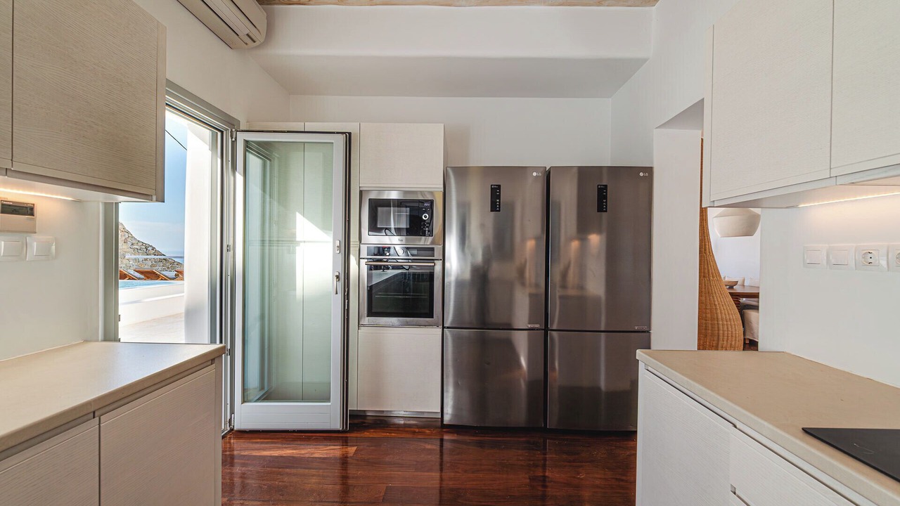 Photo of Kitchen in Faros Armenistis