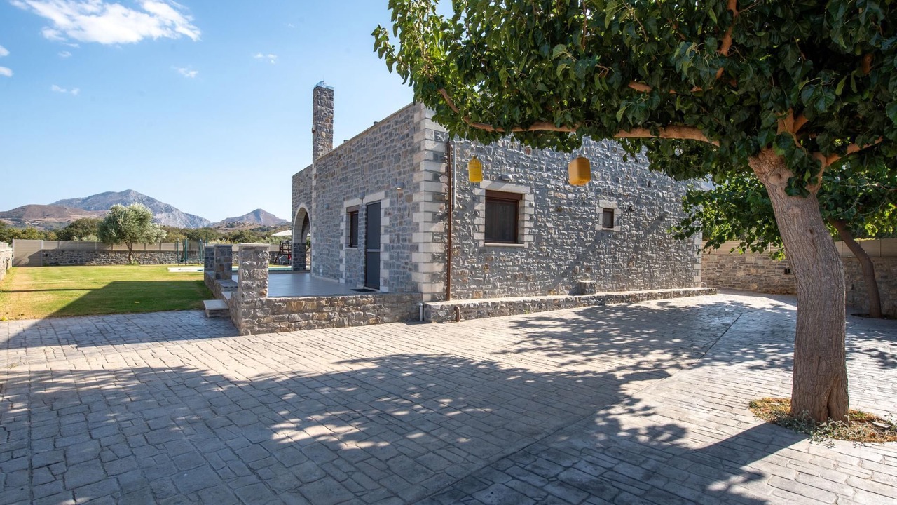Photo of Outdoor in Monopari