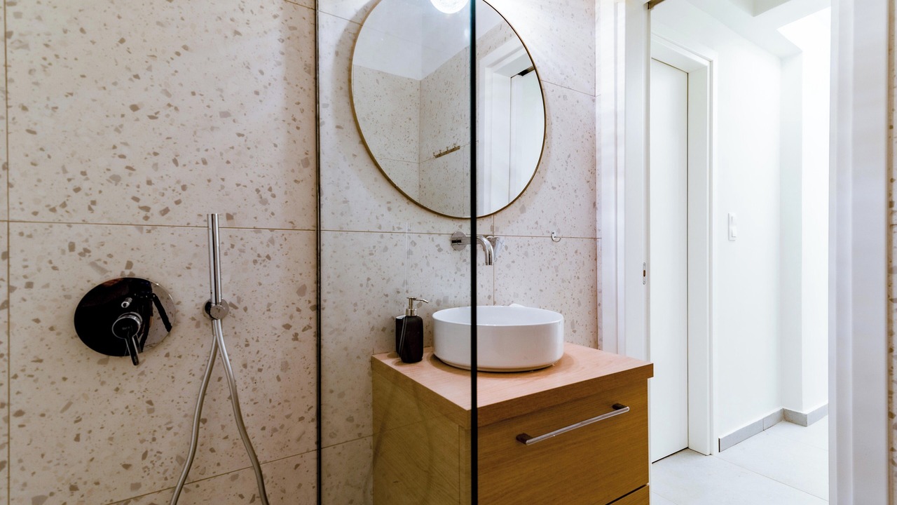 Photo of Bathroom in Metaxourgio