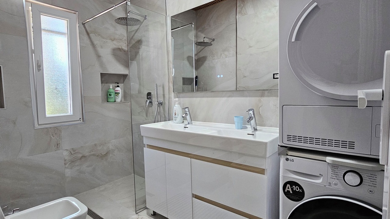 Photo of Bathroom in Golem