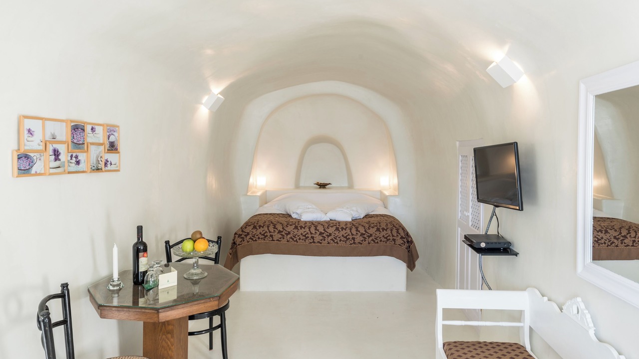 Photo of Bedroom in Oia