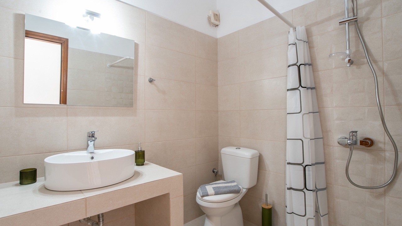 Photo of Bathroom in Donoussa