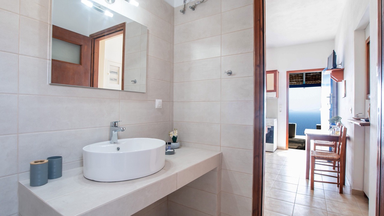 Photo of Bathroom in Donoussa