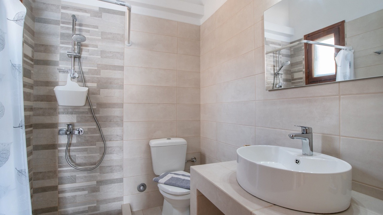 Photo of Bathroom in Donoussa