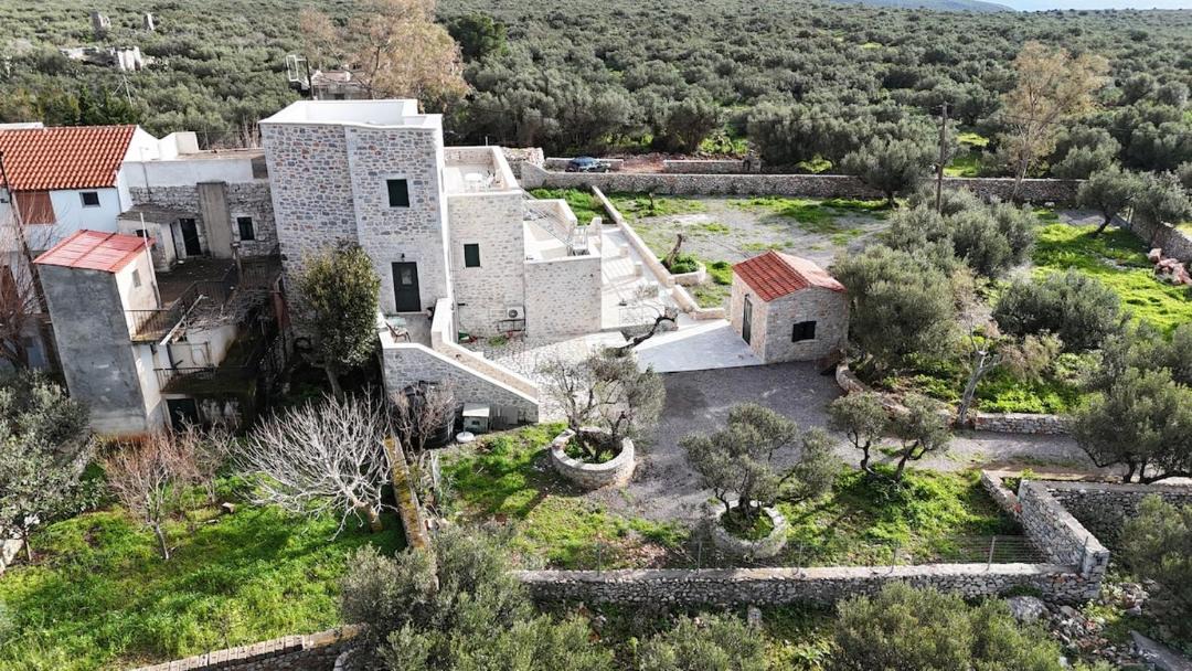 Photo of Buildings in Omales