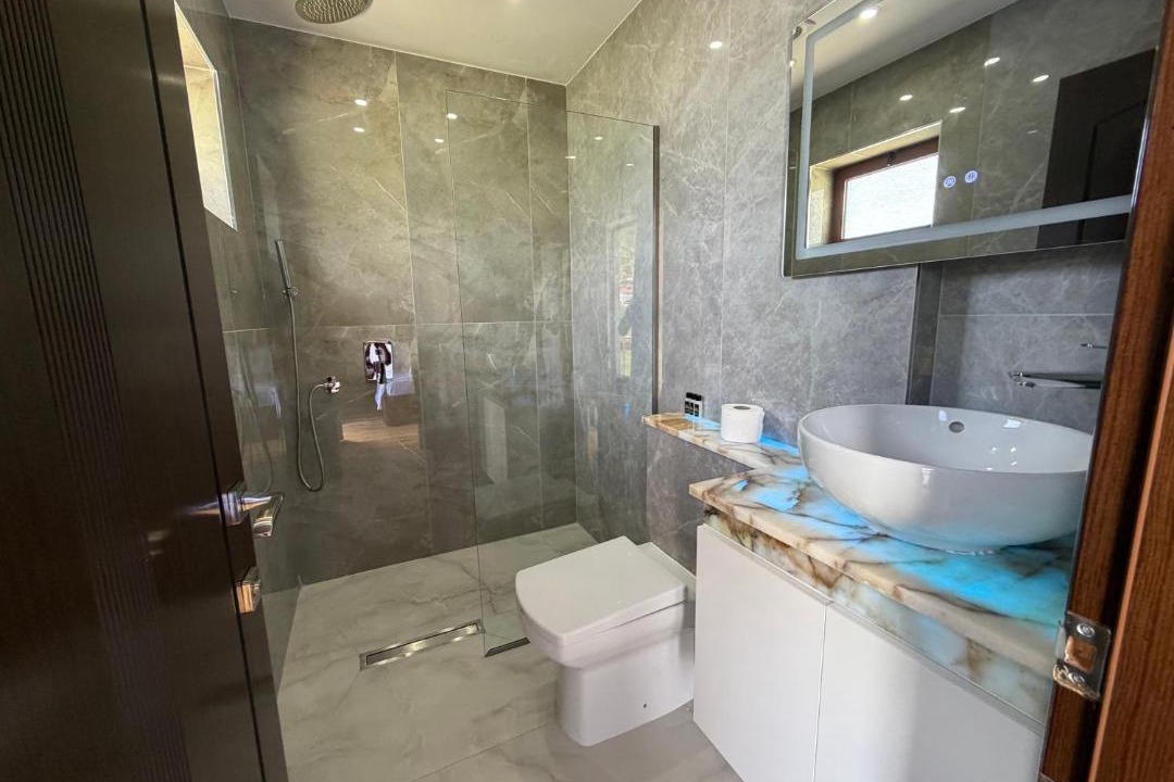 Photo of Others in Udenisht