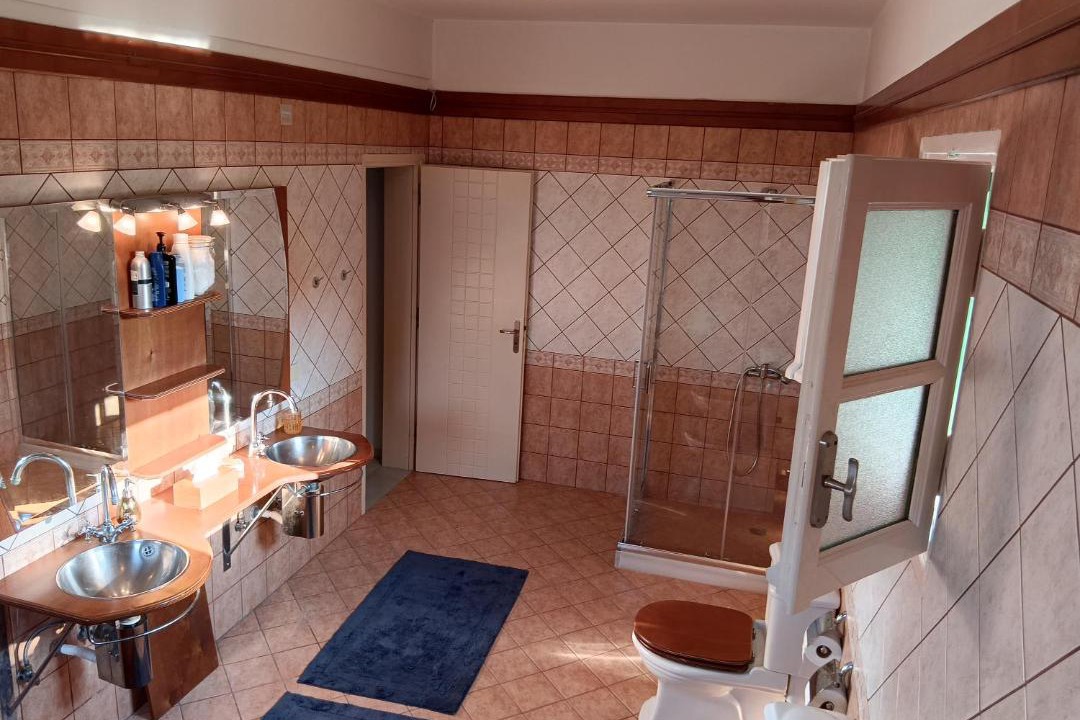 Photo of Bathroom in Asini
