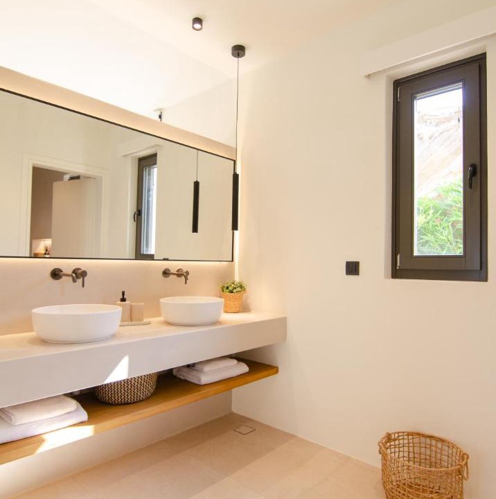 Photo of Bathroom in Ios Town