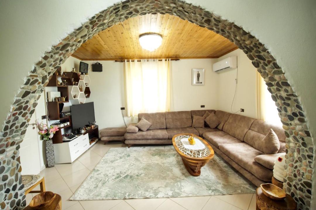 Photo of Others in Diber