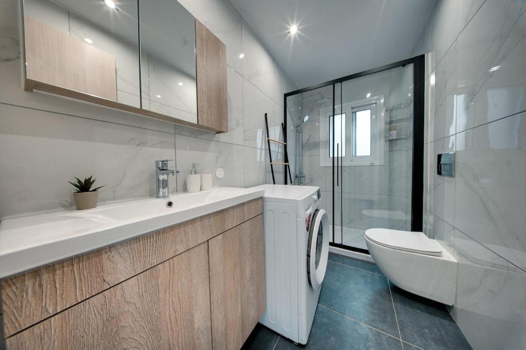 Photo of Bathroom in Metaxourgio