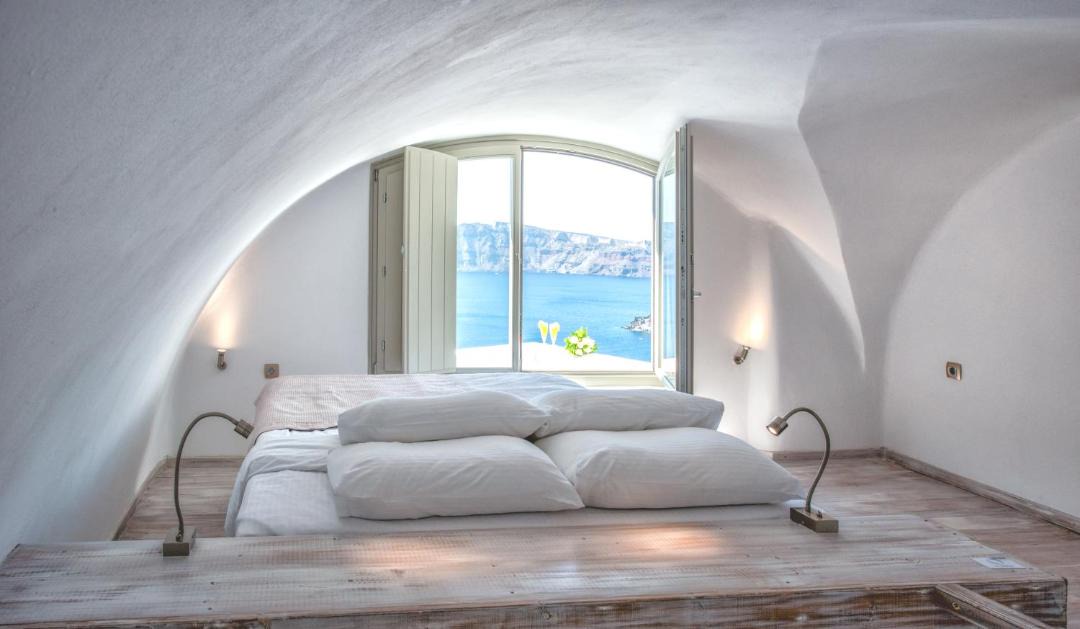 Photo of Bedroom in Oia