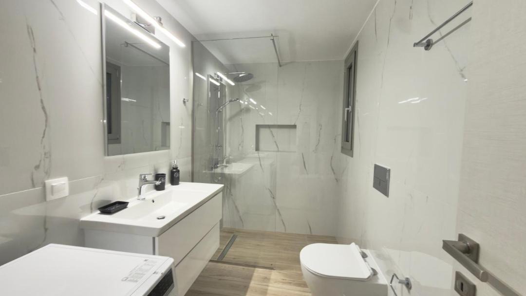 Photo of Bathroom in Kalamata Marina