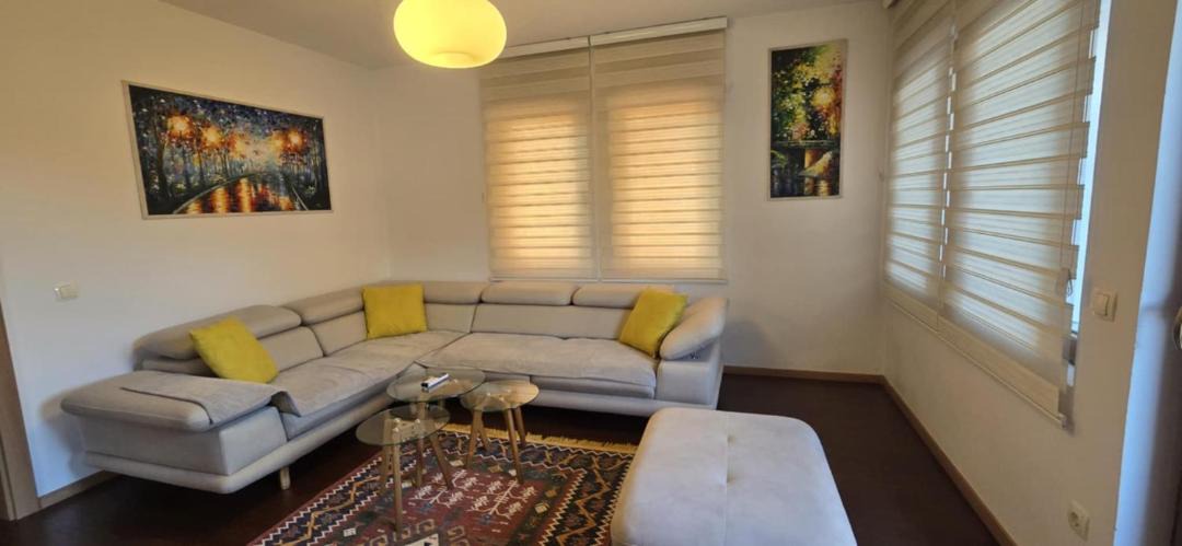 Photo of Livingroom in Pejë