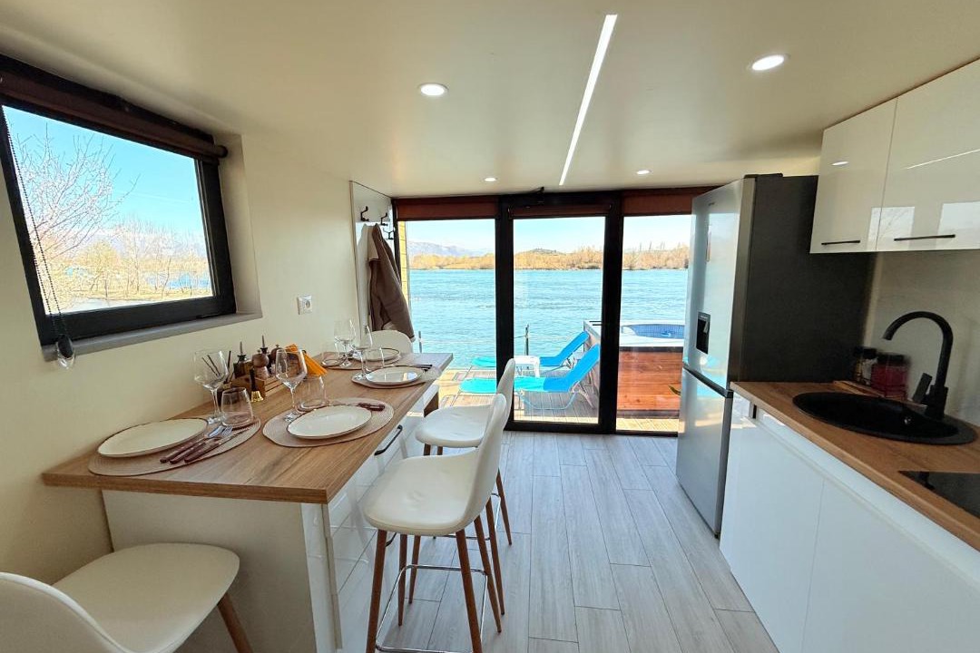 Photo of Others in Zues