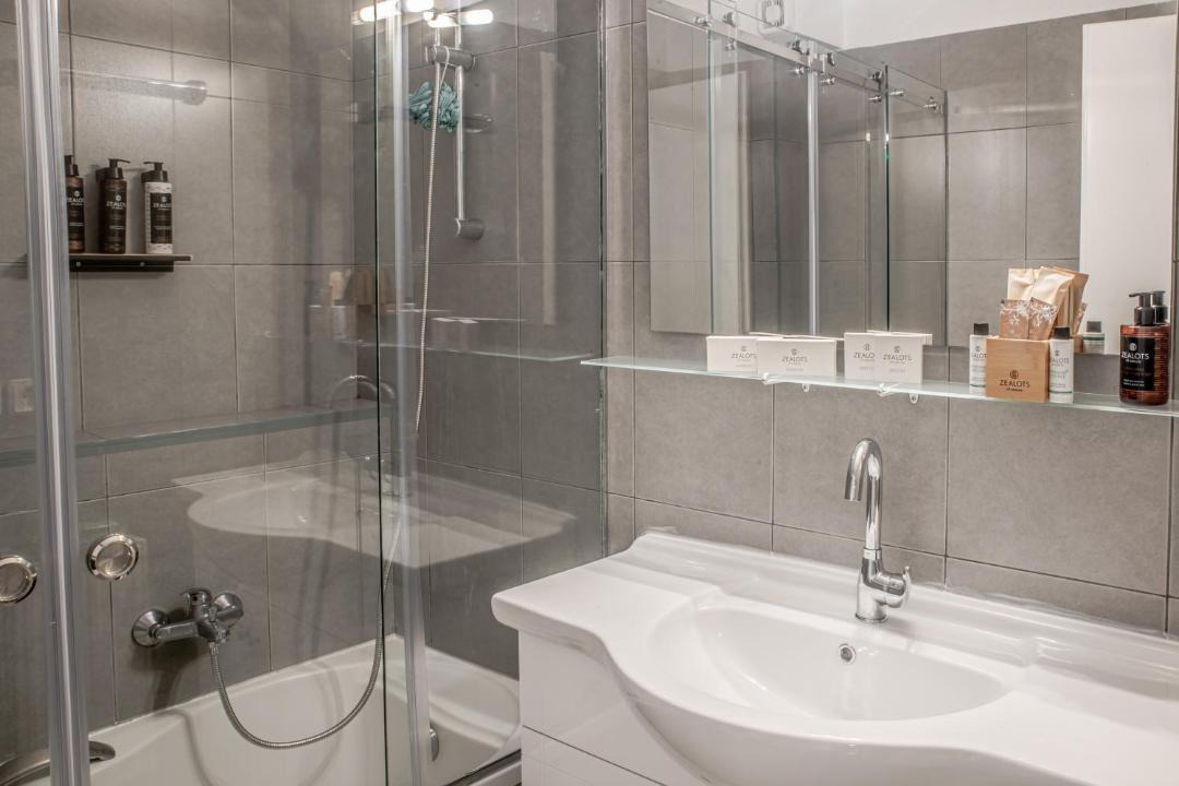 Photo of Bathroom in Mets
