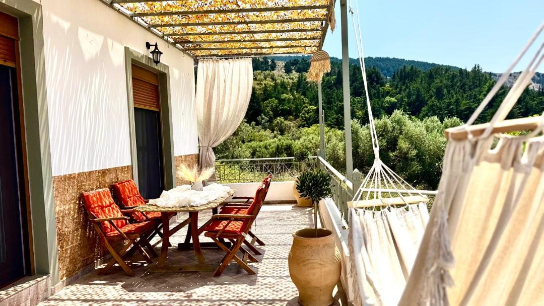 Photo of Patio Balcony in Lagoudi Zia