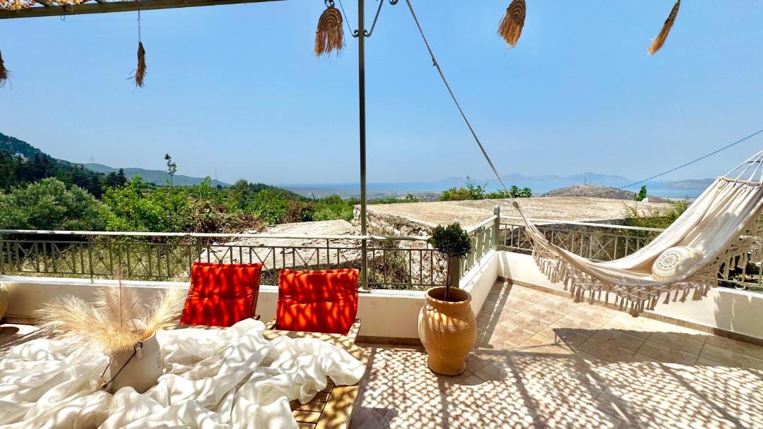 Photo of Patio Balcony in Lagoudi Zia