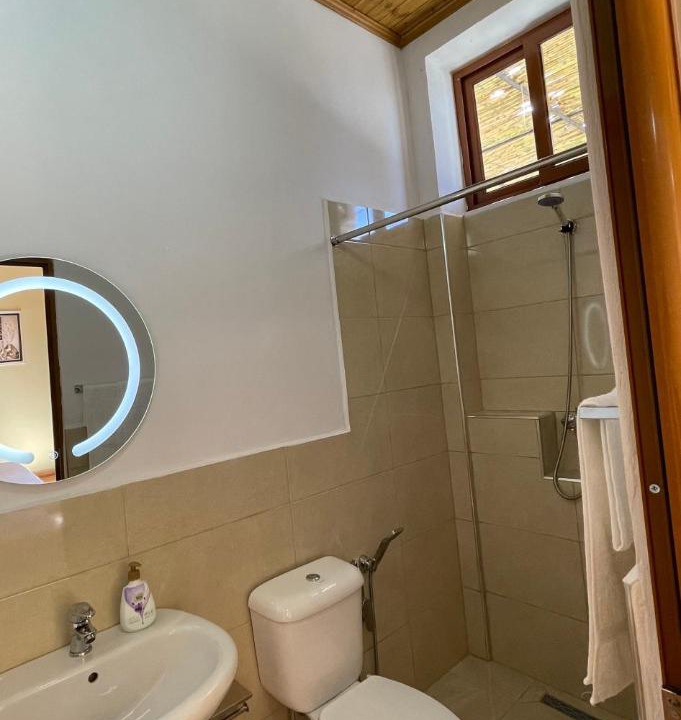 Photo of Bathroom in Mbrostar-Urë