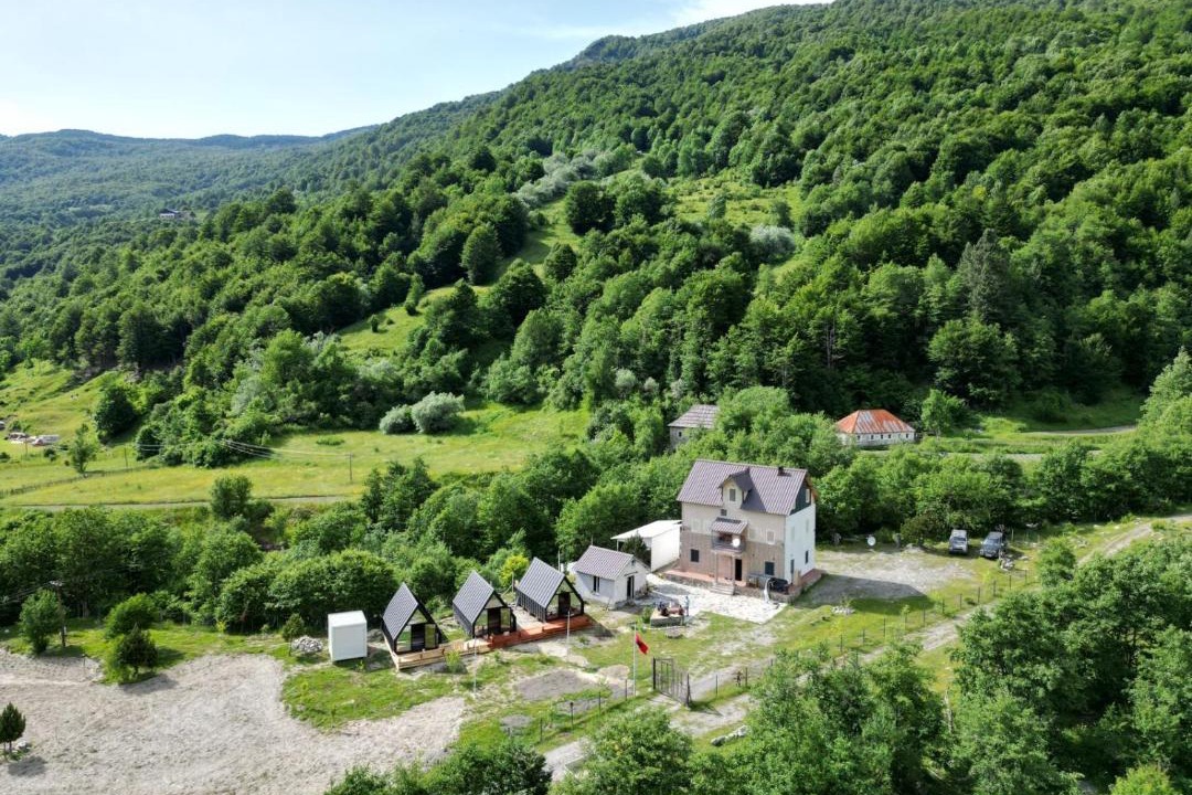 Photo of Others in Cerem