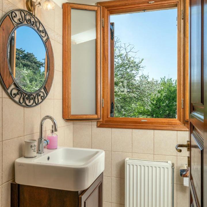 Photo of Bathroom in Likotinarea