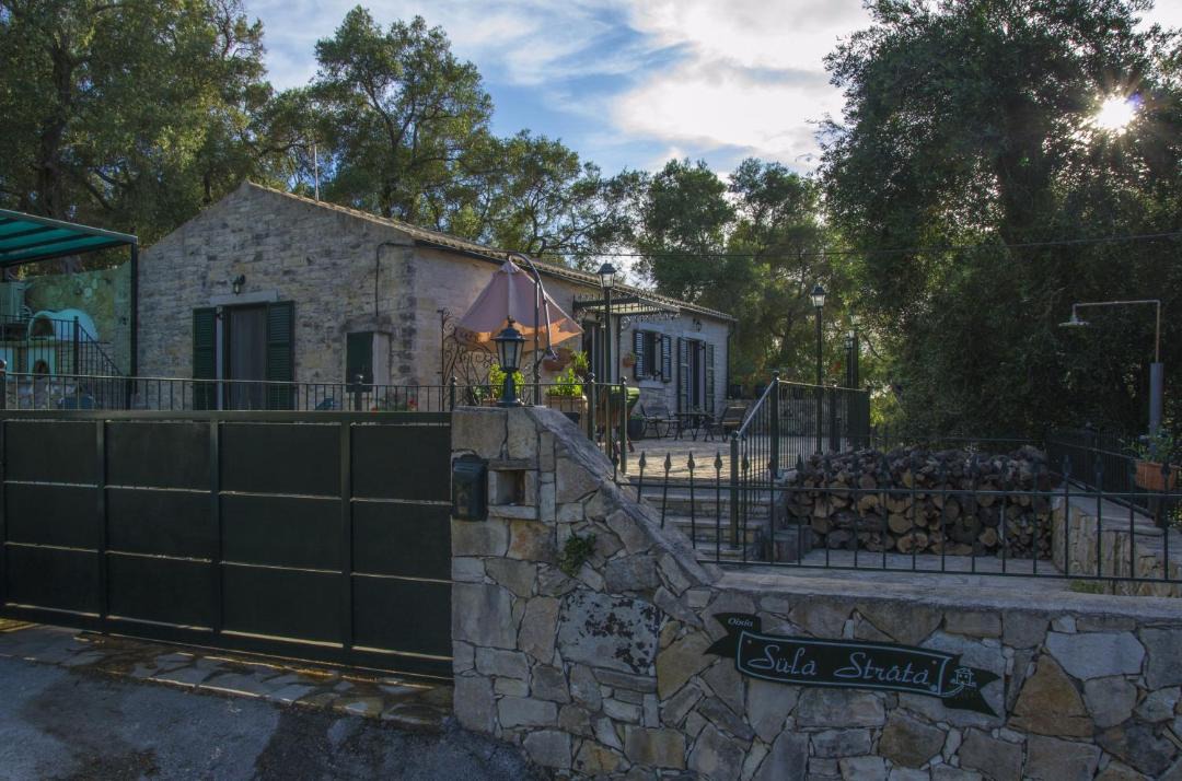 Photo of Buildings in Mpogdanatika