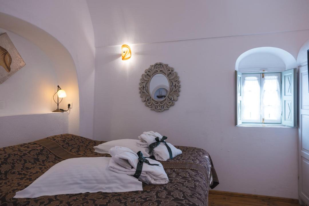 Photo of Bedroom in Oia
