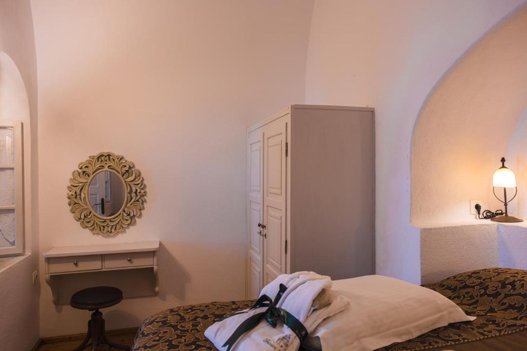 Photo of Bedroom in Oia