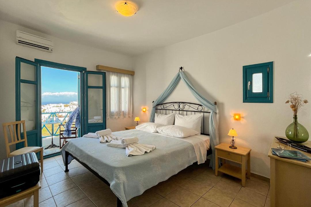 Photo of Others in Chora Folegandros