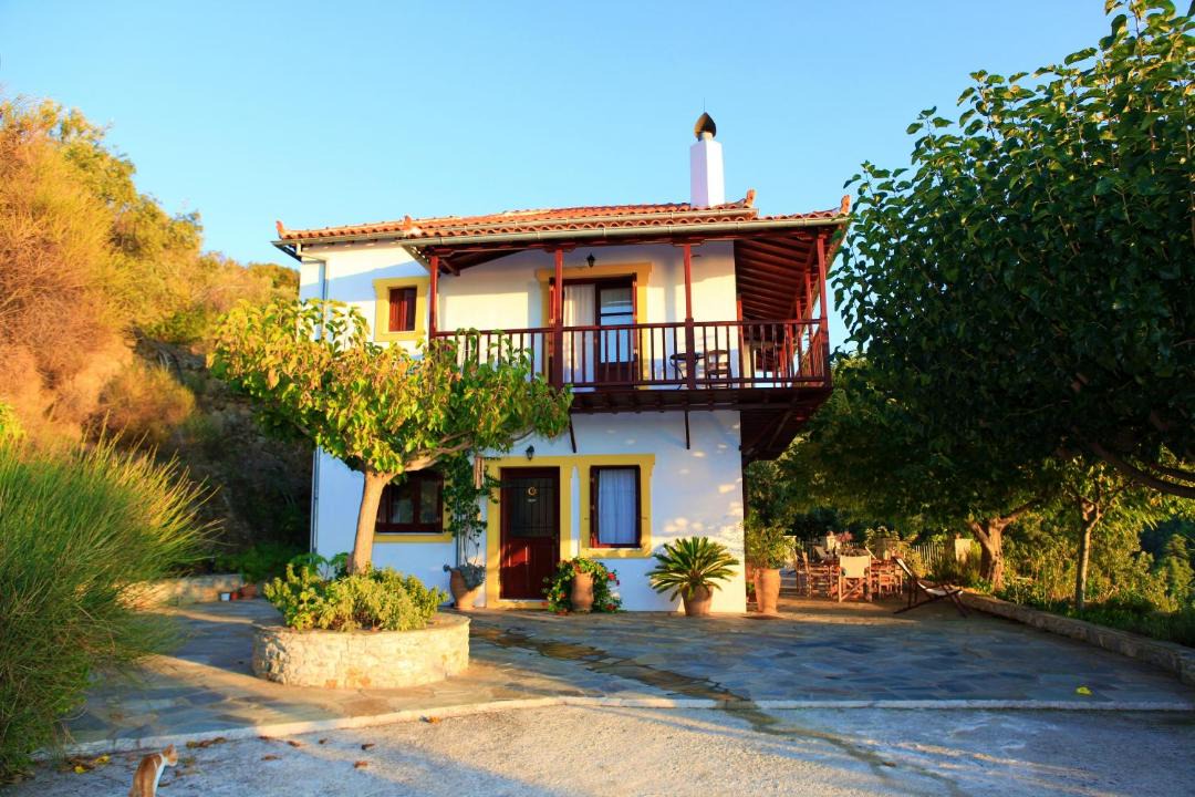 Photo of Others in Glossa