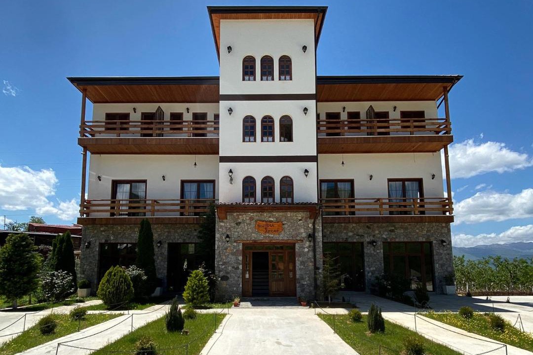 Photo of Others in Diber