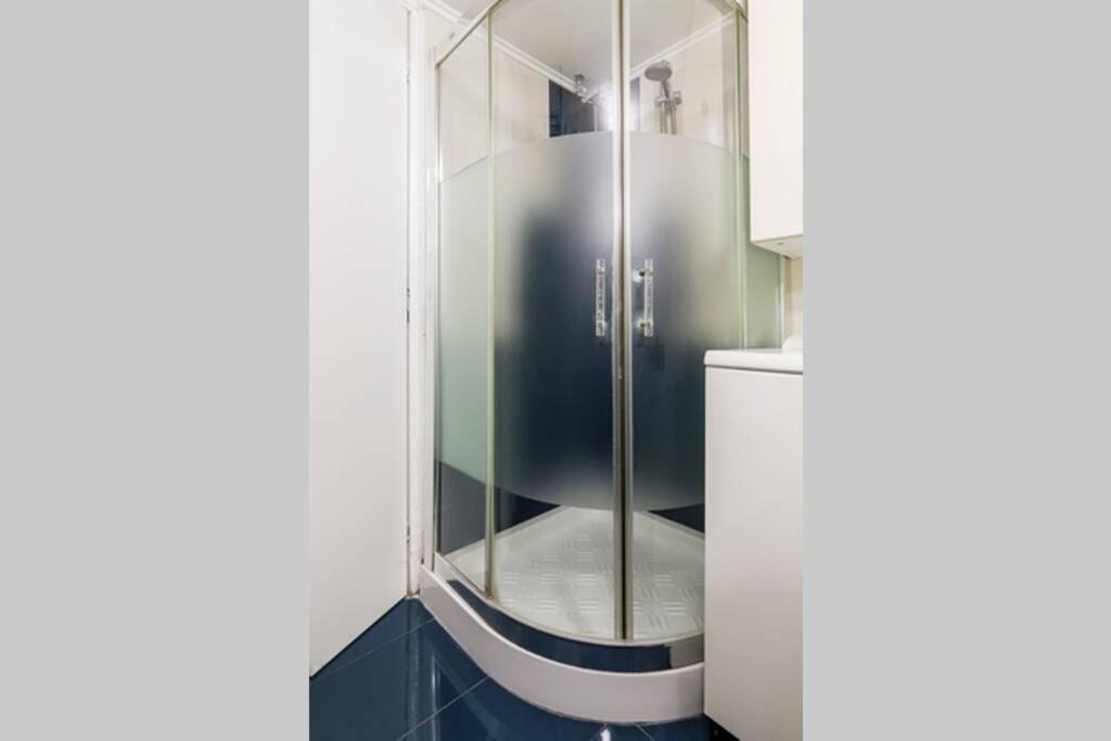 Photo of Bathroom in Nea Smirni