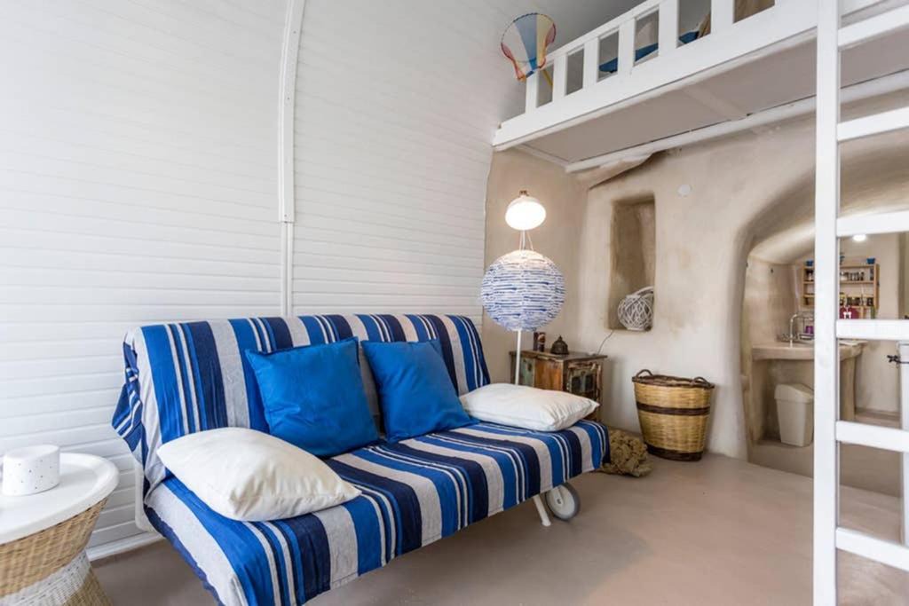 Photo of Bedroom in Oia