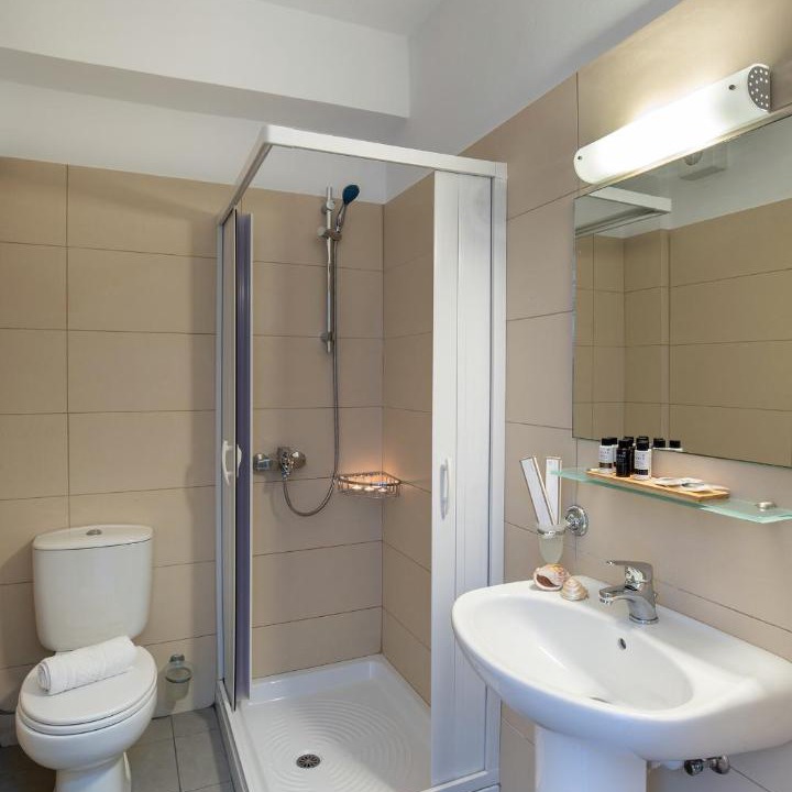 Photo of Bathroom in Kini