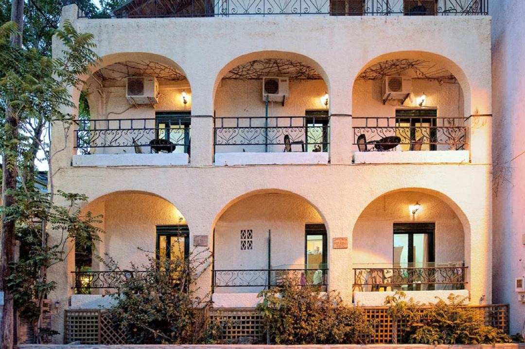 Photo of Buildings in Limenas Chersonisou
