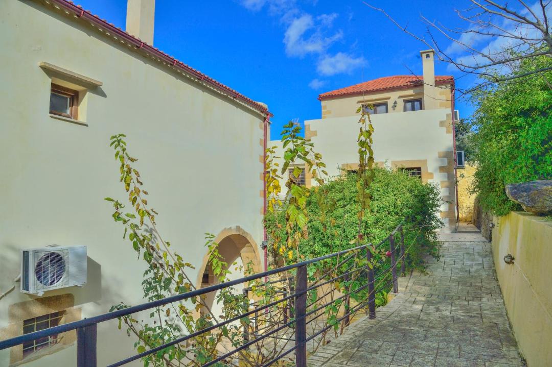 Photo of Others in Makronas