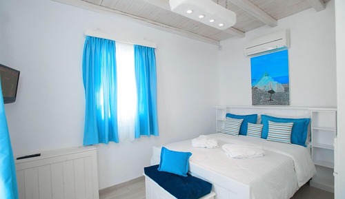 BLUE LUXURY HOUSE  SEA FRONT