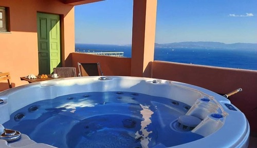 Villa with Hot Tub