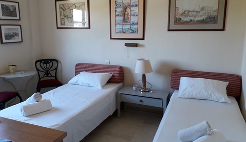 Small & Cozy 2-Bedroom Apartment with Pool & Sea View