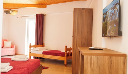 Family Studio, Balcony