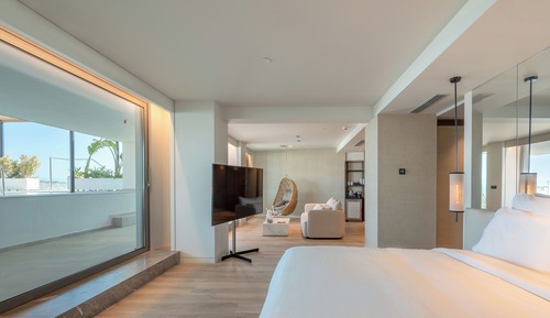 Grand Studio Suite, 1 King Bed (Amazing Escape)
