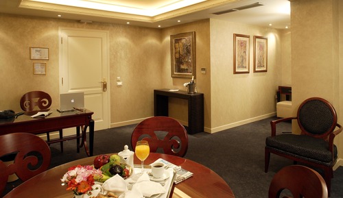 Deluxe Suite