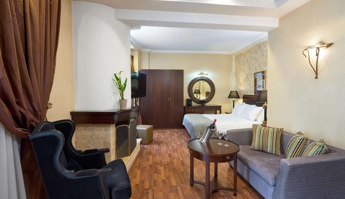 Family Suite, Fireplace