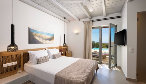 Double Bed Luxury Boutique Suite with Private Plunge Pool